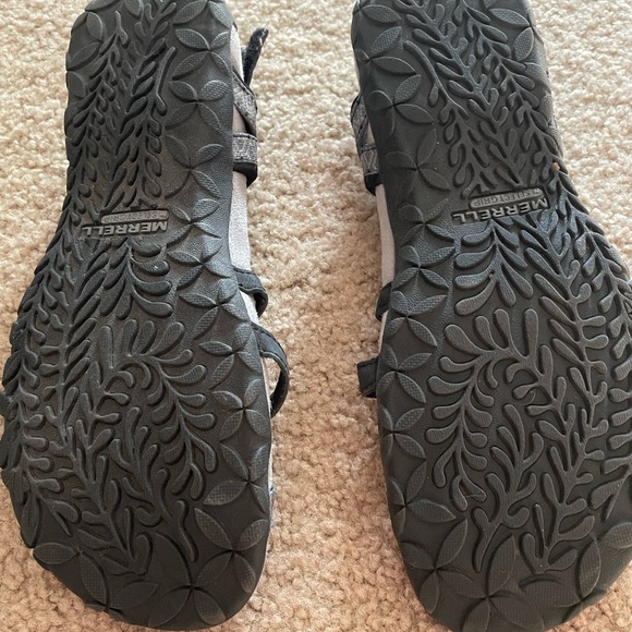 Black & gray like new Merrill walking sandals, size 7 - Picture 3 of 3